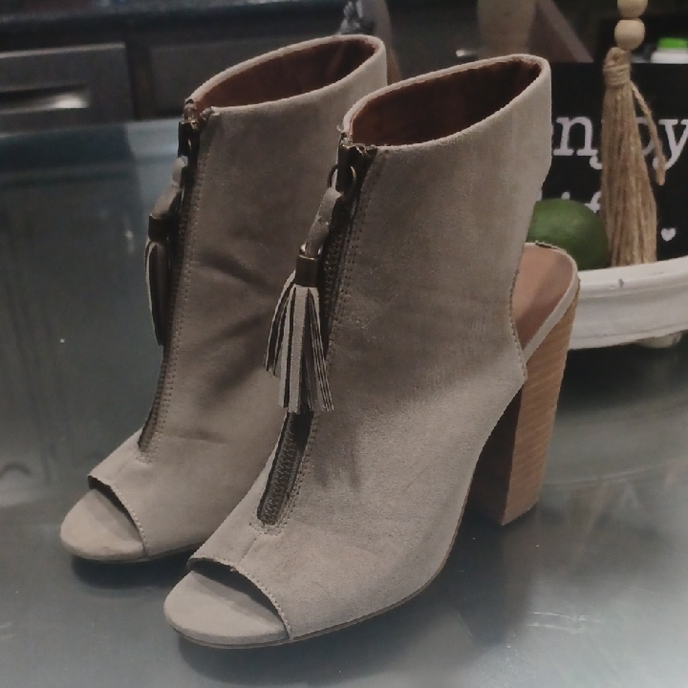 Altar'd State Tan Heeled Boots with Chunky Heel and Suede Finish Size 7